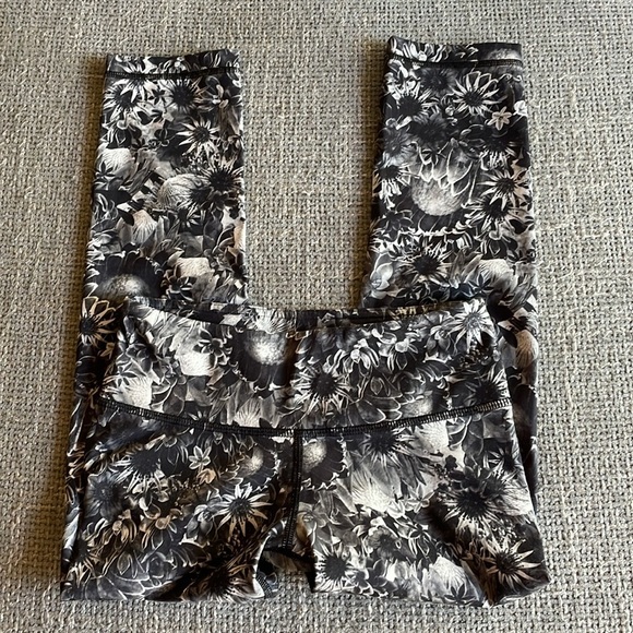 NEW LULULEMON Wunder Under Leggings! - Picture 2 of 6